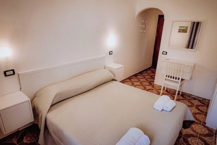 Room 15 of 38