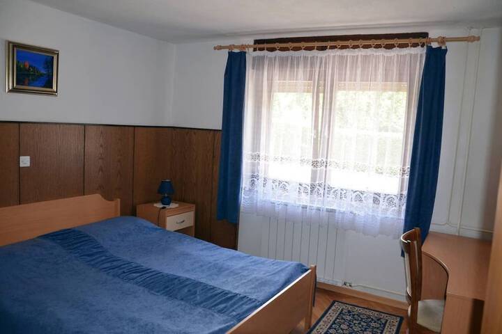 Room 5 of 28