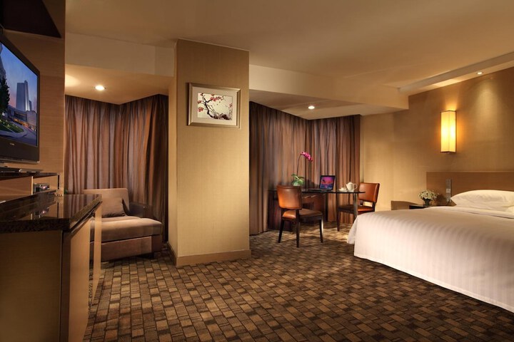Room 7 of 37