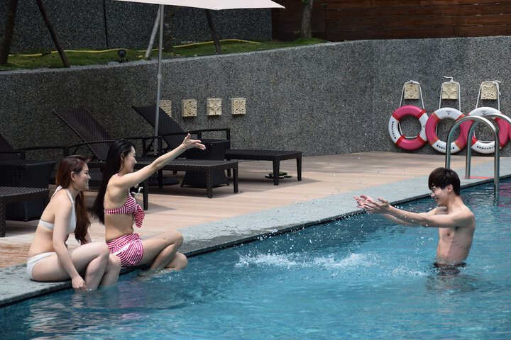 Pool 53 of 137