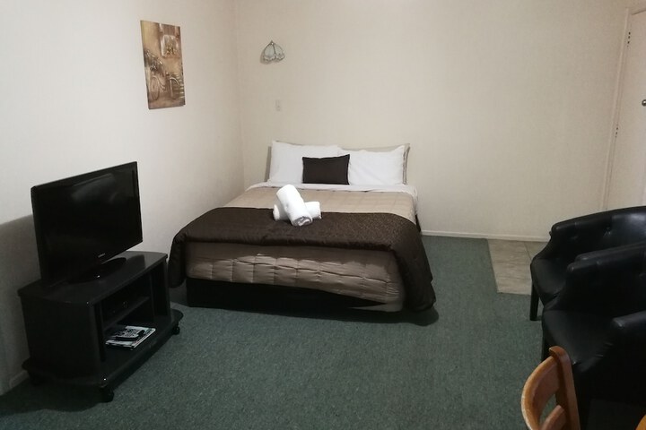 Room 18 of 100