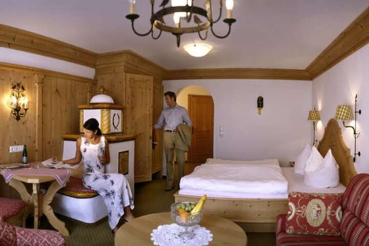 Room 10 of 38
