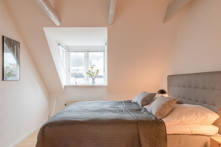 Room 2 of 23