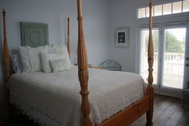 Room 9 of 42