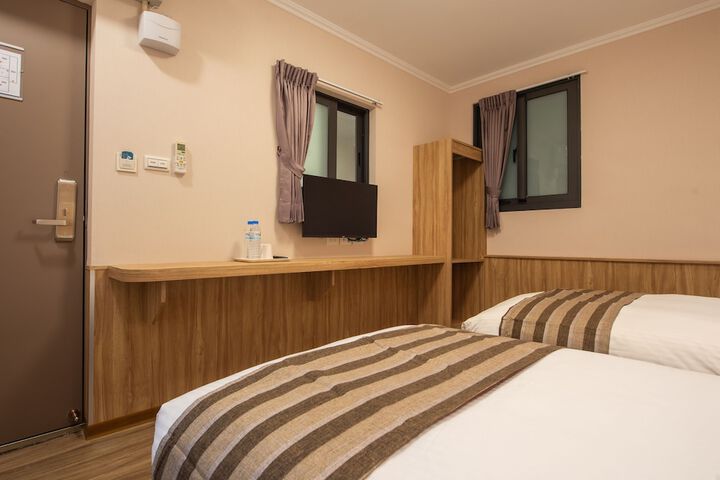 Room 54 of 91