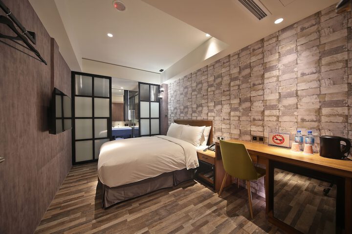 Room 12 of 33