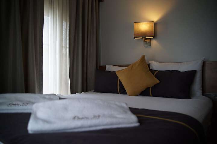 Room 2 of 68