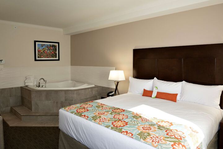 Private spa tub