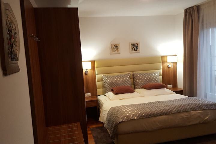 Room 6 of 30