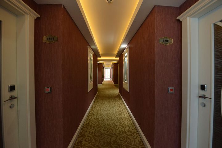 Ballroom/Hall 119 of 135