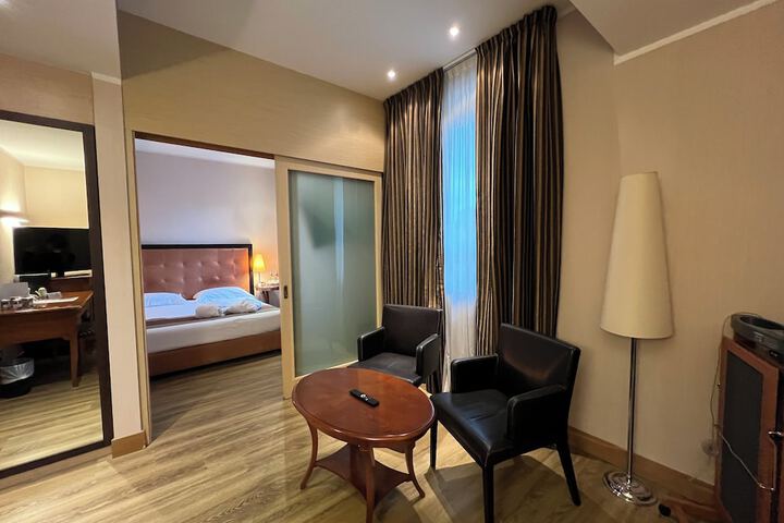 Room 60 of 233