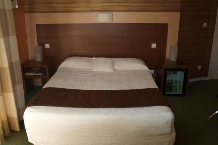 Room 3 of 73
