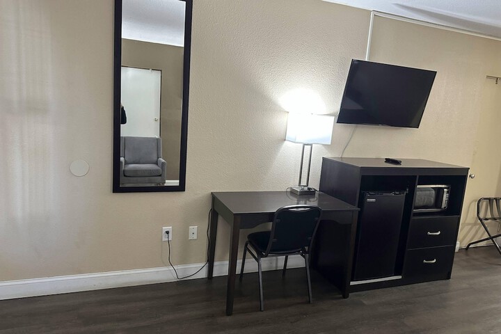 Room 18 of 40
