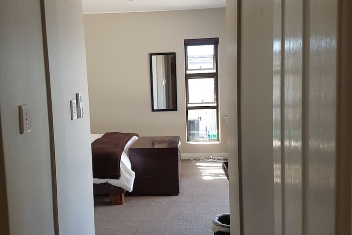 Room 6 of 77