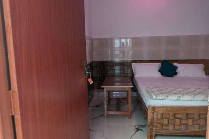 Room 6 of 11
