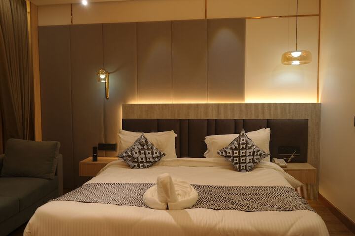 Room 12 of 28