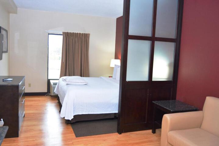 Superior King Bed (3 of 10)