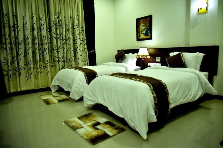 Room 8 of 33