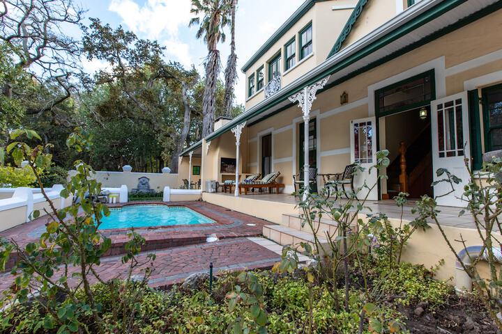 Hotel with Pool