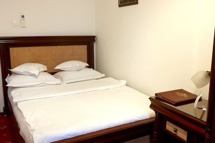 Room 14 of 28