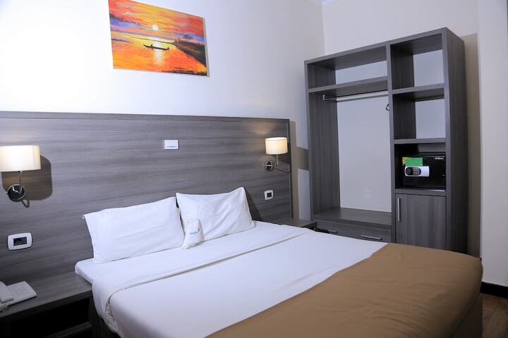 Room 9 of 41