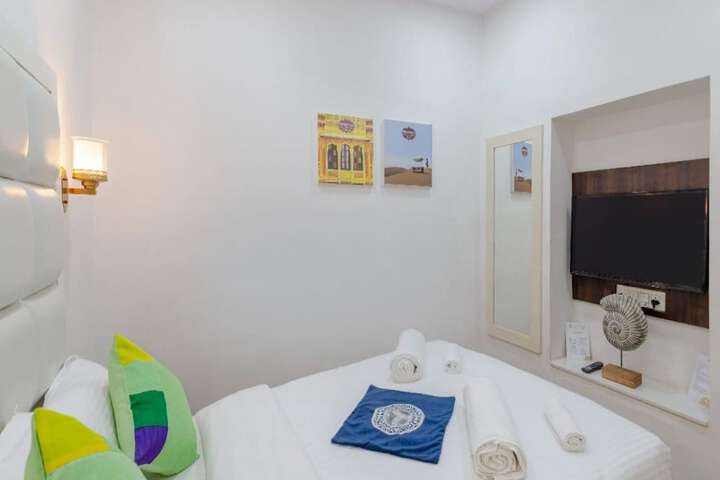 Room 12 of 23