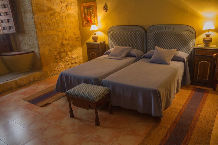 Room 10 of 80