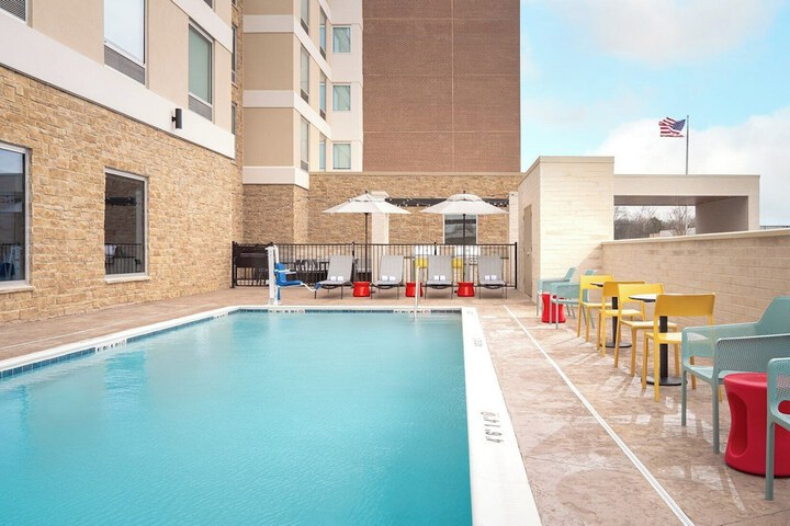 Pool 28 of 48