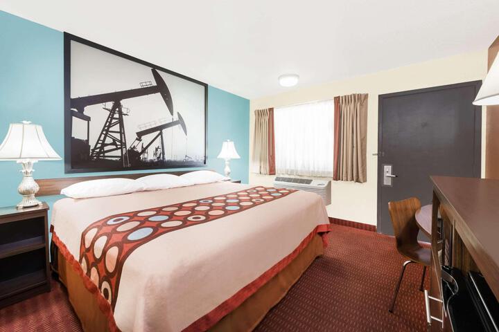 1 King Bed (2 of 9)