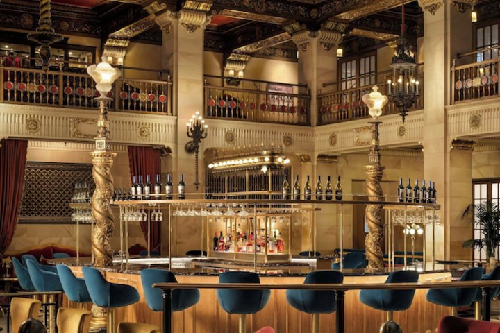 Lobby lounge