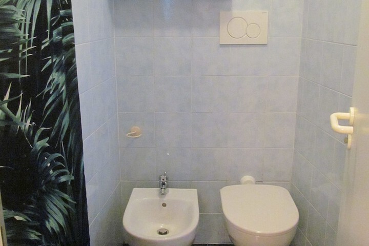 Room 13 of 19