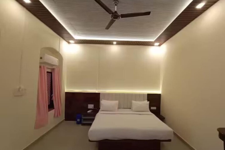Room 9 of 25