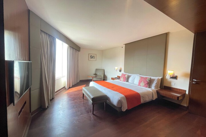 Room 30 of 97