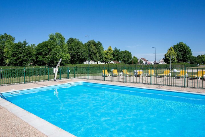 Hotel with Pool