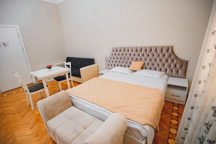 Room 7 of 24