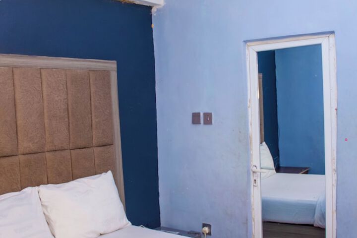 Room 27 of 41