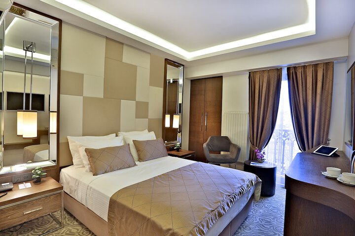 Room 12 of 84