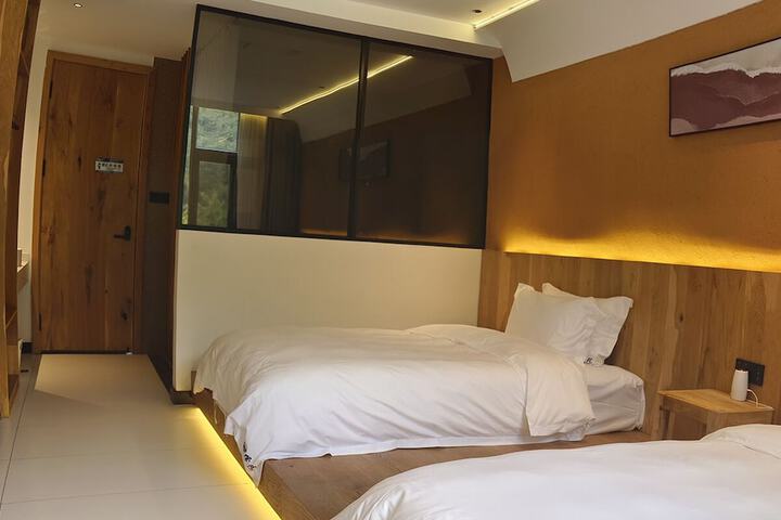 Room 45 of 159
