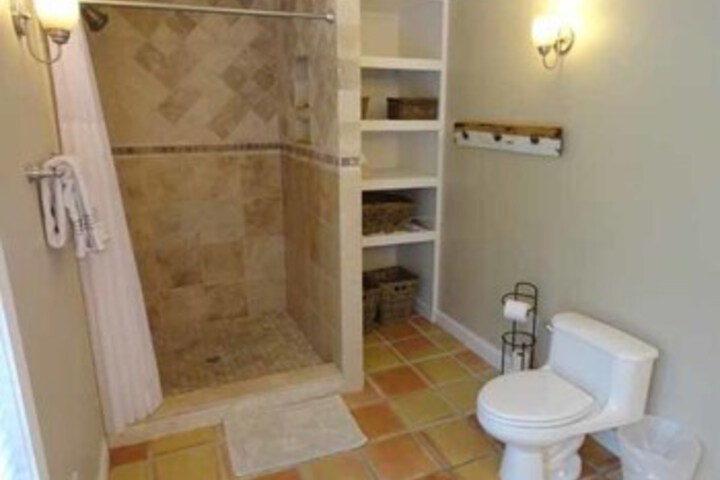 Room 4 of 27