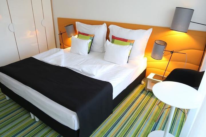 Room 2 of 20