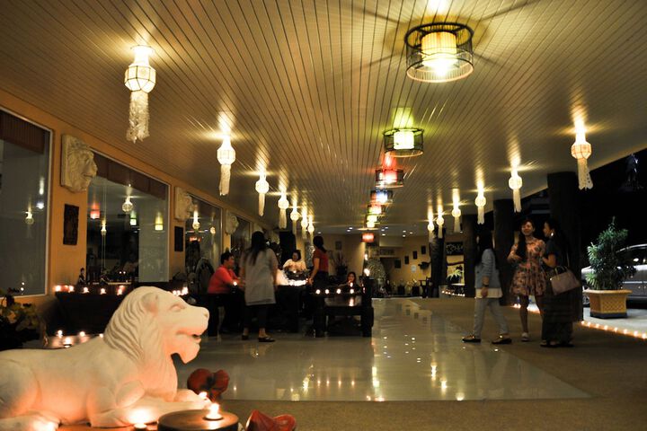 Ballroom/Hall 73 of 82