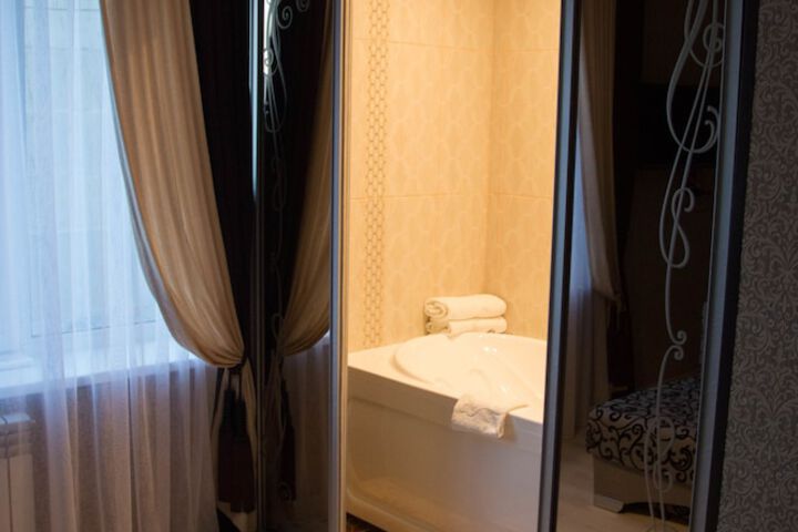 Room 28 of 52
