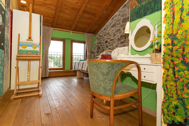 Room 3 of 43