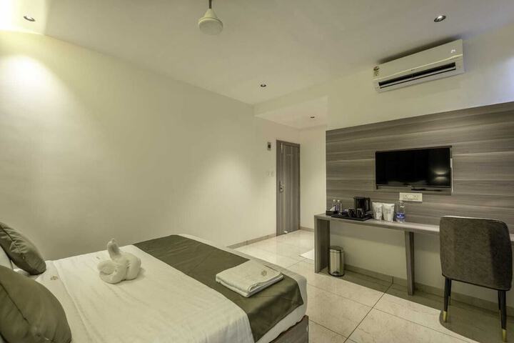 Room 3 of 8