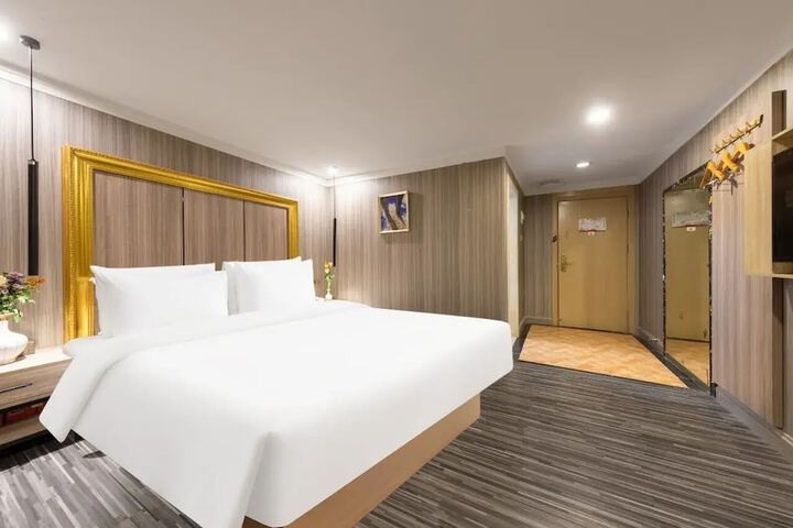 Room 25 of 39