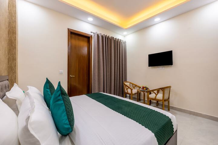 Room 8 of 28