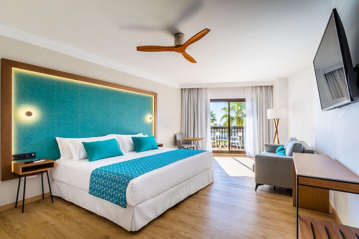 Room 10 of 102