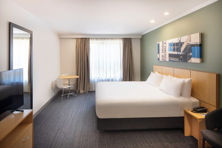 Room 14 of 28