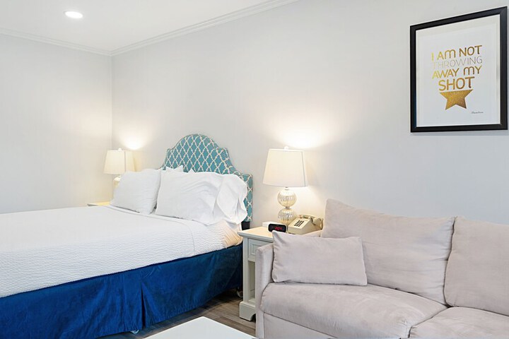 Room 180 of 549