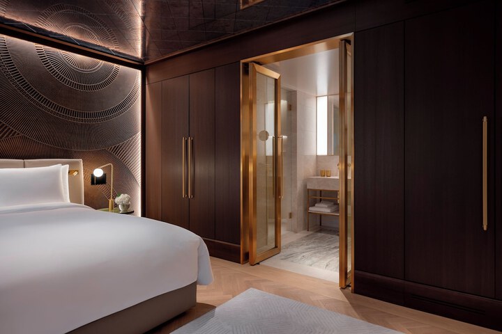 Room 11 of 80